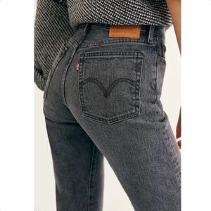 Levi’s Wedgie Straight Fit High Rise Button Fly in Break a Leg Grey Sz 25w x 26